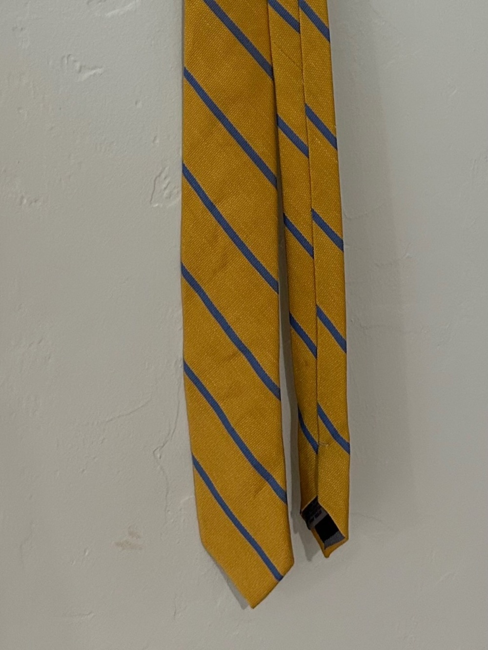 Tie Bar Necktie - yellow with blue stripes